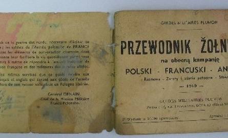 Polsko – angielsko – francuski przewodnik dla żołnierzy Polskich Sił Zbrojnych. Zawierał słówka, zwroty i porady praktyczne w trzech językach.