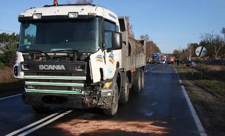 Zderzenie czterech aut pod Świdnicą, w tym wojskowej ciężarówki. Jedna osoba jest ranna (zdjęcia, szczegóły)