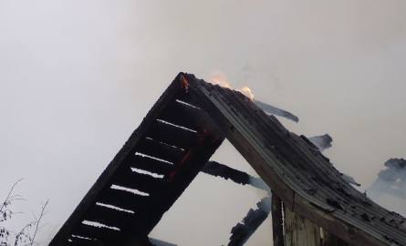 W piątek nad ranem strażacy gasili domek agroturystyczny Adama Kurosia. – Cały objęty był ogniem – mówili o pożarze.