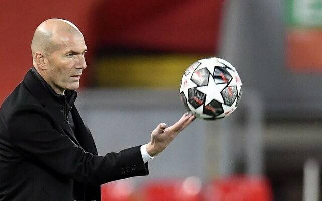 Zidane, mimo że jest zaszczycony ofertą poprowadzenia reprezentacji Algierii, odmówił „Wojownikom Pustyni”