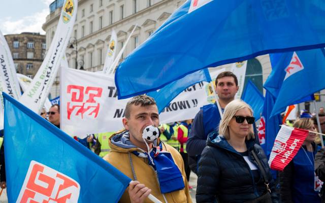 1 maja w Warszawie. Ulicami stolicy przejdzie marsz OPZZ pod hasłem 