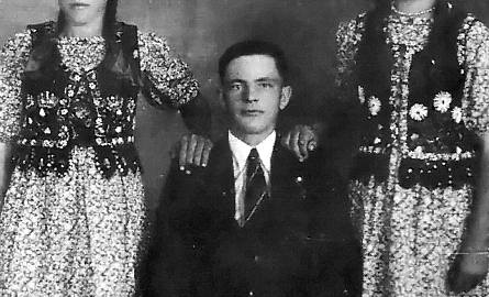 Z lewej Maria Szynklarz. W środku kolega Michał, zamordowany później przez banderowców