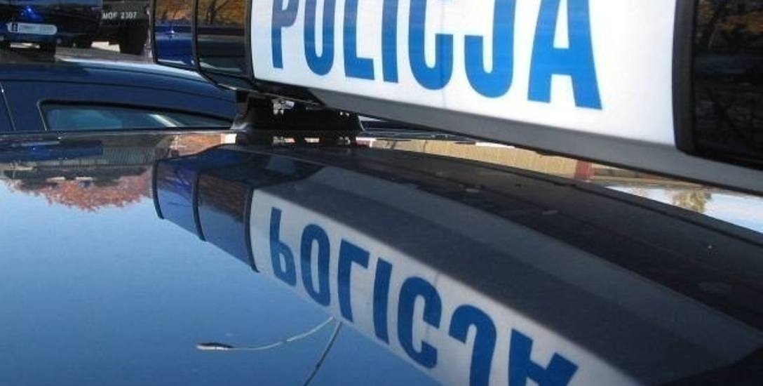 Ciało 49-letniej kobiety zostało znalezione w lesie nieopodal ośrodka wypoczynkowego nad jeziorem w Nierzymiu.