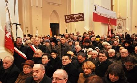 We mszy świętej wzięli udział między innymi mieszkańcy Szydłwoca, rodzinnego miasta duchownego.
