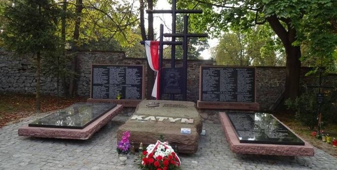 Pomnik ofiar Zbrodni Katyńskiej na Cmentarzu Partyzanckim w Kielcach