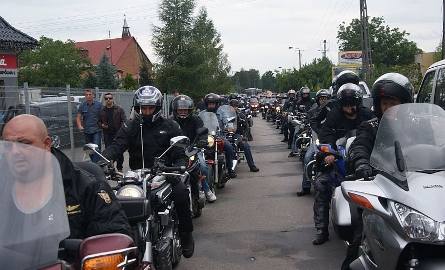 Motocyklowy pogrzeb Tomasza Witkusa w Pionkach. Jak żegnali go przyjaciele? (zdjęcia)