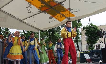 Na bocznej scenie występowały dzieci, m.in. nyski zespół Fantazja.
