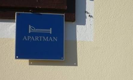 "Apartman" to w Chorwacji apartament. Niekoniecznie luksusowy, ale wiadomo, że jest łazienka i kuchnia.