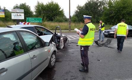 Wypadek na skrzyżowaniu w Skarżysku. Cztery osoby w szpitalu