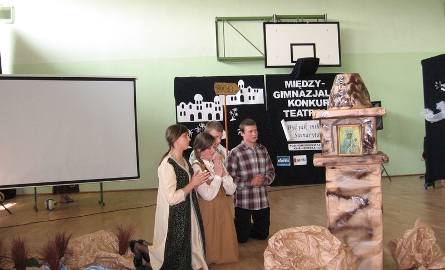 Zakończyła przegląd grupa z gimnazjum w Przytyku sztuką ”Zbójeckie miłosierdzie” pod wodzą Ewy Bocheńskiej i Elżbiety Fokt.