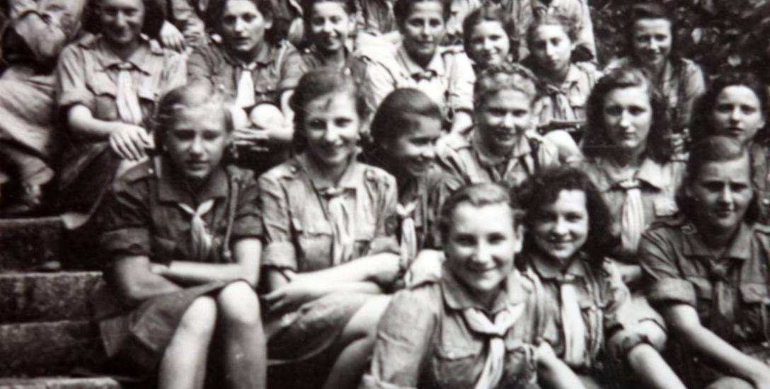 Drużyna „Mała piętnastka” w pierwszych latach po wojnie. Istniała od 1946 roku przy Szkole Powszechnej nr 161