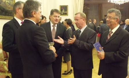 Podczas spotkania w ambasadzie Henrykowi Trepce towarzyszył wójt Nowej Słupi Wiesław Gałka.