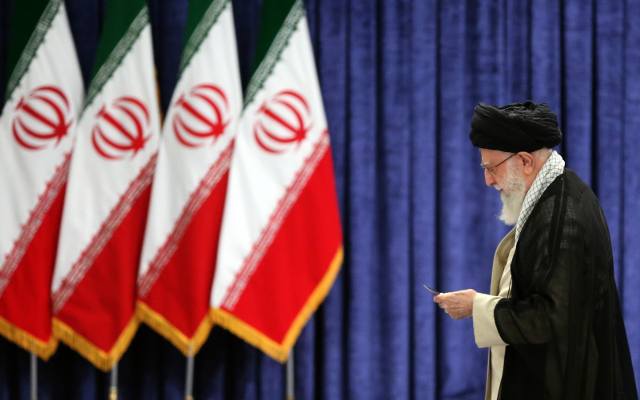 Wybory prezydenckie w Iranie. Podział wśród twardogłowych da sensacyjny wynik?