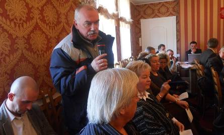 Andrzej Korzeniewski, przedstawiciel ciechocińskich taksówkarzy przedstawił prostulaty srodowiska na sesji rady miejskiej