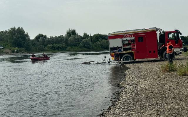 Akcja ratownicza na Dunajcu pod Tarnowem. Nie żyje mężczyzna, który w Błoniu został porwany przez nurt rzeki 