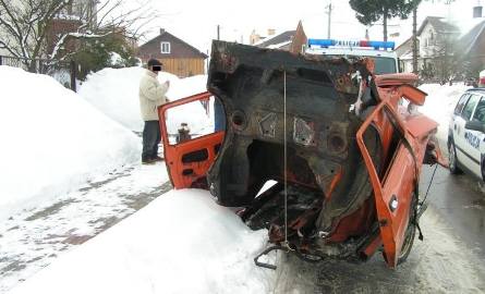 Maluch bez kół  uszkodził zaparkowanego mercedesa  (zdjęcia)