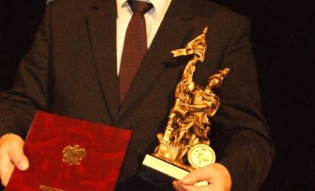 Andrzej Grabkowski, prezes stowarzyszenia odebrał przyznany przez wicemarszałka województwa mazowieckiego medal "Pro Masovia”