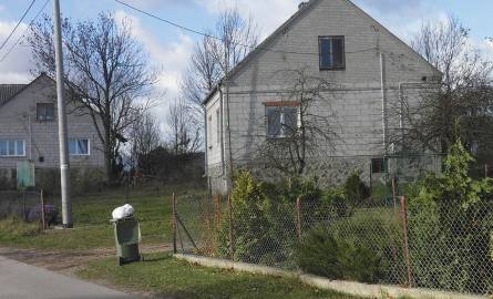 W tym domu Beata Z. mieszkała z czwórką swoich dzieci i teściową, która zmarła w sierpniu tego roku. Na strychu domu 41-letnia kobieta ukryła szczątki