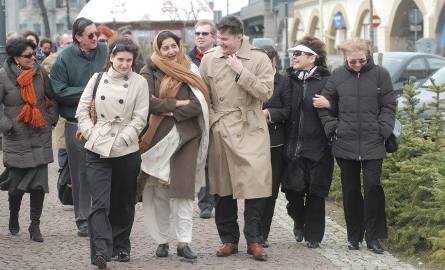 Ambasadorzy Pakistanu See Ma Ilahi Baloch i Chorwacji Nebojsza Koharović (w środku) podczas niespodziewanego spaceru po gorzowskim bulwarze. - To piękne