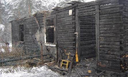 Po pożarze domu w Sadku Komornikach zostały tylko zgliszcza.