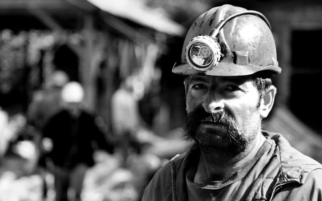 Zarobki górników, kombajnistów, sztygarów pod ziemią. Płace 2023. Ile można zarobić na kopalniach JSW, PGG, Tauron Wydobycie? Sprawdź?