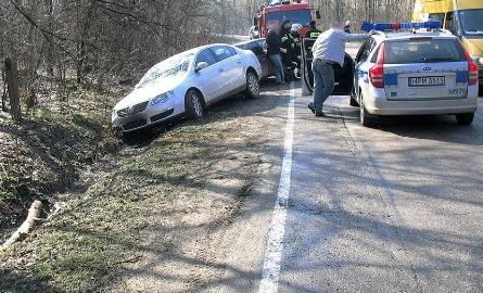 Kierowca volkswagena wjechał na skrzyżowanie i zderzył się z oplem (zdjęcia)