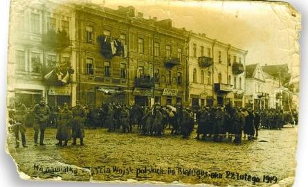 Zdjęcie z podpisem: Na pamiątkę wejścia wojsk polskich do Białegostoku – 22 lutego 1919