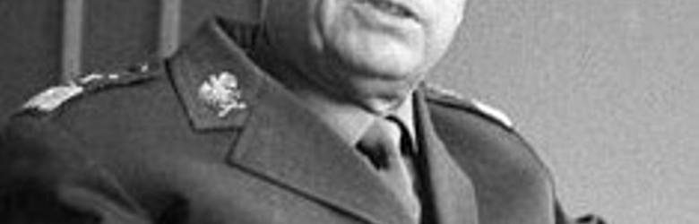 Gen. Marian Spychalski, wiceminister obrony narodowej, przedstawił w 1947 roku projekt idei "Służby Polsce".