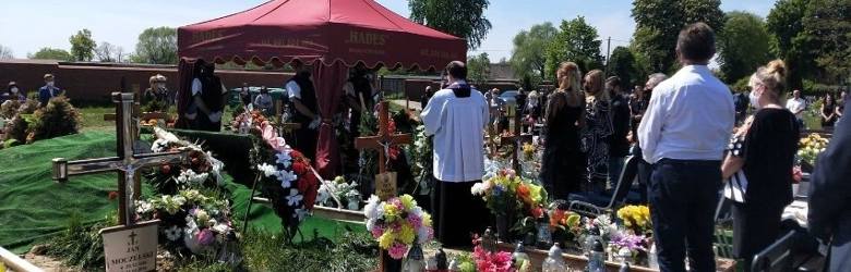 Znani i lubiani, spoczywający na cmentarzach w Żaganiu i Szprotawie. POgrzeb Mirosława Daszkiewicza