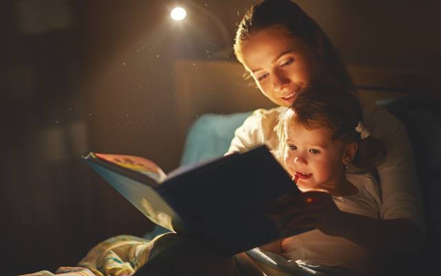 Dzień Książki dla Dzieci. Co warto czytać najmłodszym? Zobaczcie nasze propozycje. Te książki dla dzieci są mądre i pełne ciepła