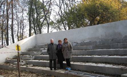 -Na tych schodach we amfiteatrze będzie doskonale słychać tekst ze sceny – zapewniają nas dyrektorzy Muzeum imienia Malczewskiego: Adam Zieleziński i