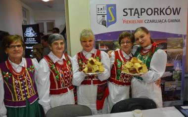 Gminę Stąporków reprezentowały Smarkowianki, które przywiozły tradycyjne ciasto drożdżowe.