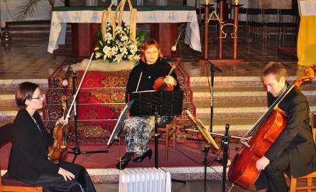 Trio smyczkowe "Alegrija” podczas koncertu w kościele przy ulicy Złotej