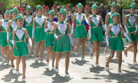 Juniorki niebieskie uniformy zastąpiły na zielone stroje. Zespół prowadził barwny korowód podczas tegorocznej Parady "Turki 2013” w Nowej D