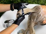 Zdjęcie do artykułu: Niewydolność nerek od kosmetyków do włosów. Ten składnik wywołuje kamicę i powinien być zakazany. Jest nawet w szamponach
