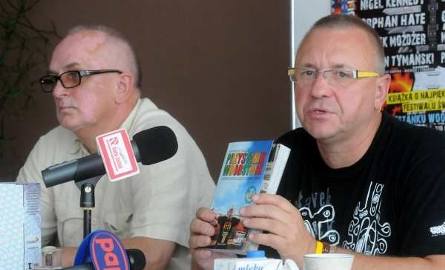 Na konferencji w kostrzyńskim Urzędzie Miasta Jurek Owsiak reklamował dopiero co wydaną książkę o festiwalu
