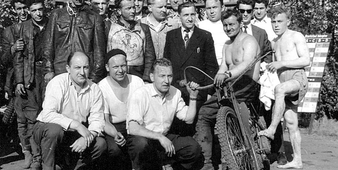 Migoś (pierwszy z prawej) rozpoczął żużlową karierę w 1956 r. Uprawiał także boks i motocross
