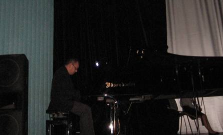 Na fortepianie grał Mariusz Oleśkiewicz.