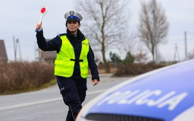 Mandat za zbyt wolną jazdę. Tyle możesz zapłacić za utrudnianie ruchu 