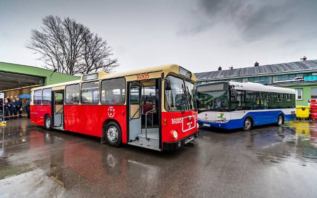 Nie oglądasz Euro 2024? To może przejażdżka po Krakowie historycznym autobusem lub tramwajem?