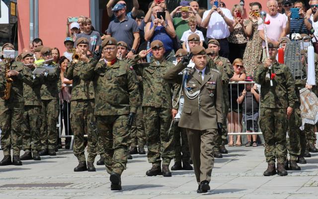 Uroczysta przysięga wojskowa 11 Małopolskiej Brygady Obrony Terytorialnej. W Mieście Światła stawiło się 70 żołnierzy