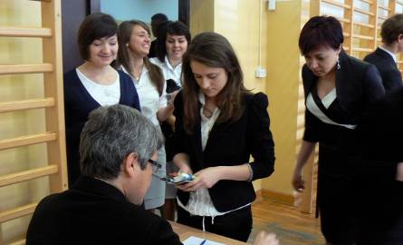 Uczniowie zespołu szkół w Kozienicach na sale, w których odbywały się egzaminy, wkraczali w dobrych humorach.