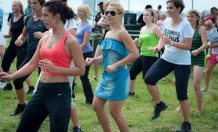 Panie z chęcią wzięły udział w Maratonie Zumby, który został zorganizowany przez Studio Fitneska z Tarnobrzega.
