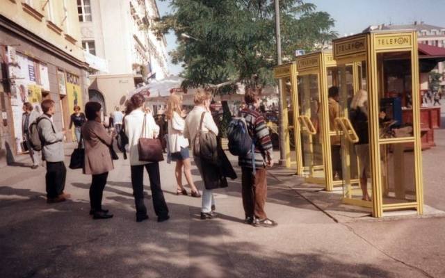 Moda lat 90. z krakowskich ulic. Naprawdę tak się kiedyś ubieraliśmy! Zobaczcie te zdjęcia [30.01]