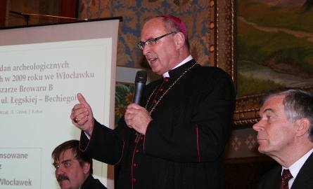 Ks. Biskup W.A.Mering był jednym zaproszonych na spotkanie gości. Organizatorem konferencji o odkryciach archeologicznych był prezydent Andrzej Pału
