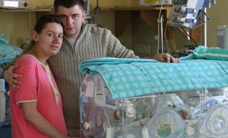 Paulina z Piotrem marzą o tym, aby mogli wrócić z wszystkimi córeczkami do Kielc, do domu.