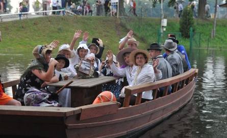 Zgodnie z przekazem historycznym, klępszczanie 8 czerwca 1838 r. wsiedli w Cigacicach na barki rzeczne i rzekami, kanałami przez całe Niemcy po miesiącu