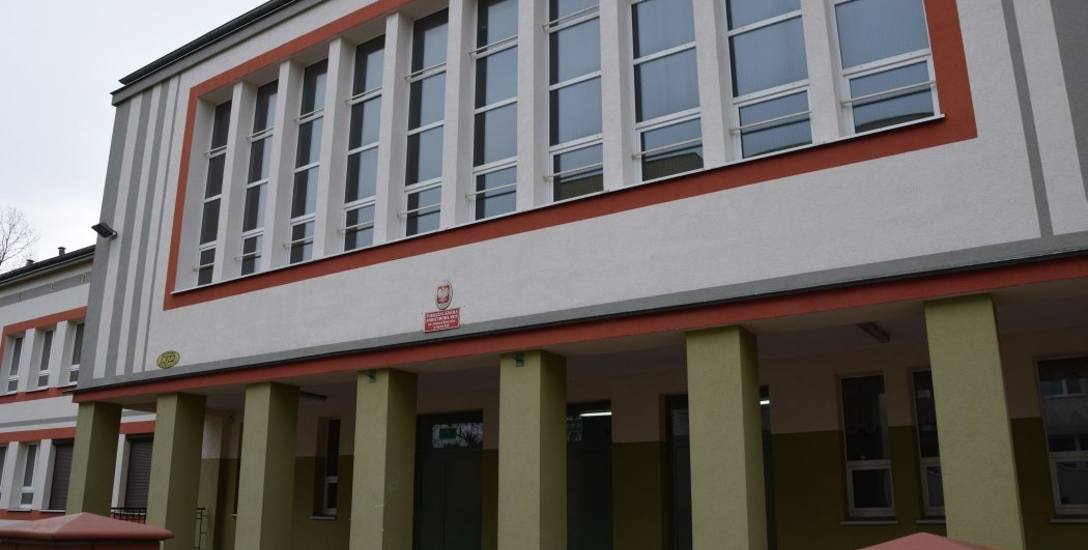 Dawne gimnazjum nr 3 i Szkoła Podstawowa nr 8 będzie siedzibą różnych organizacji społecznych. Od miesięcy nie ma dostępu do Orlika za budynkiem.