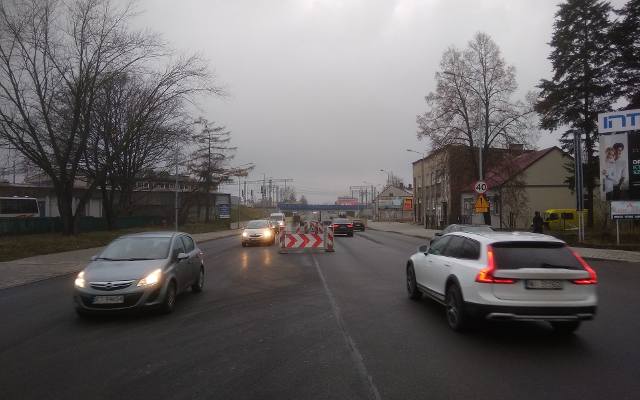 Tarnów. Kierowcy mogą odetchnąć z ulgą. Kolejarze puścili ruch pod wiaduktem na Krakowskiej czterema pasami 