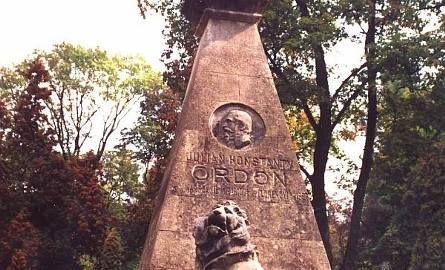 Juliusz Ordon, wbrew temu co napisał Adam Mickiewicz, nie zginął na reducie. Jego ciało pochowano na cmentarzu Łyczakowskim.